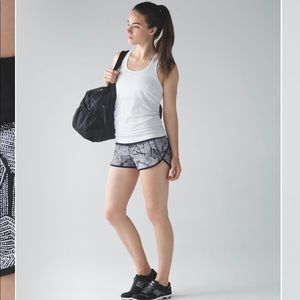 Lululemon speed shorts in Dottie Tribe, 6 EUC